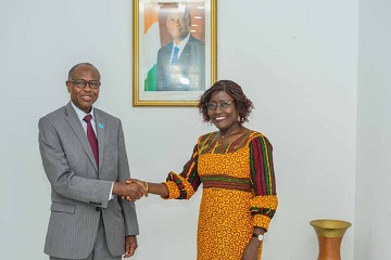 C?te d'Ivoire / Le Directeur Ex?cutif de l'UNICEF, charg? de la supervision des programmes, Omar Abdi, re?u en audience par la Minisitre Mariatou Kon?